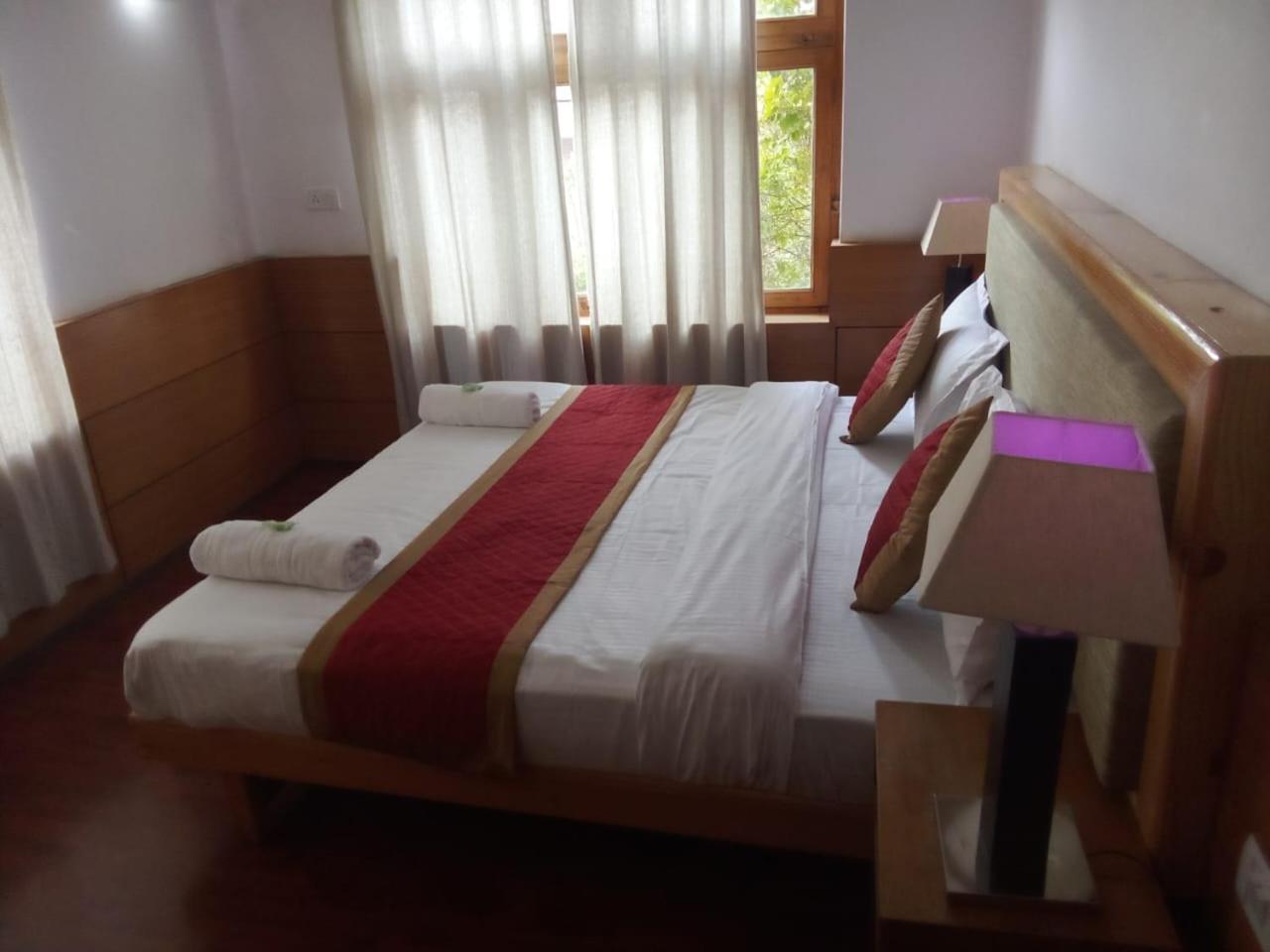 Hotel Lumbini Лех Екстериор снимка